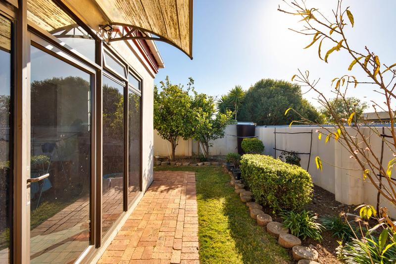 To Let 4 Bedroom Property for Rent in Gordons Bay Central Western Cape